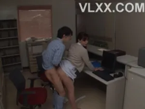 Sau một lần được chị gái dạy hôn, cậu em trai làm liều và muốn đụ chị ấy mỗi ngày