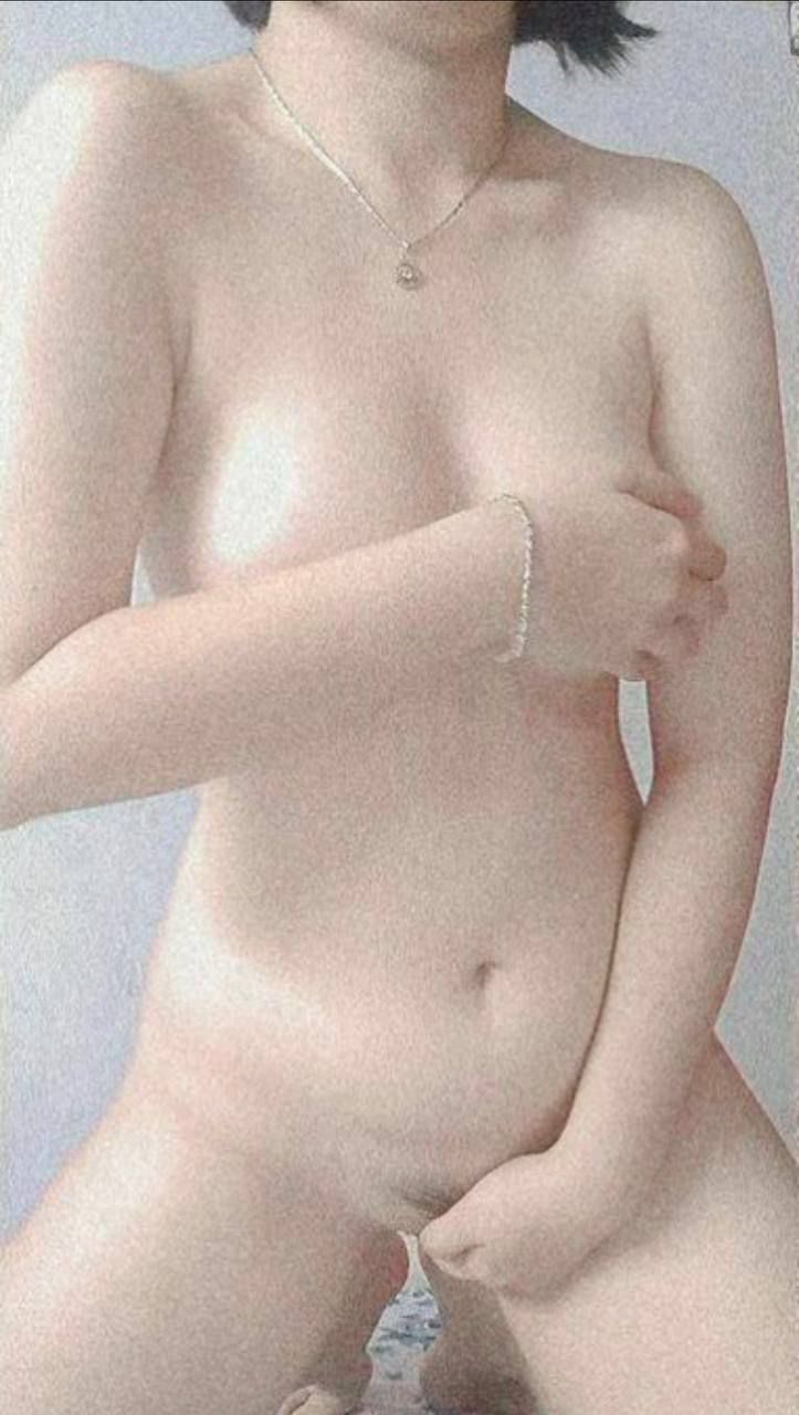 Nữ giáo viên vào nhà trọ dạy thêm cho cậu học trò sau giờ học